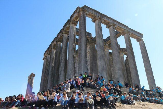 Aizanoi Antik Kenti öğrenci ve öğretmenlerle doldu taştı