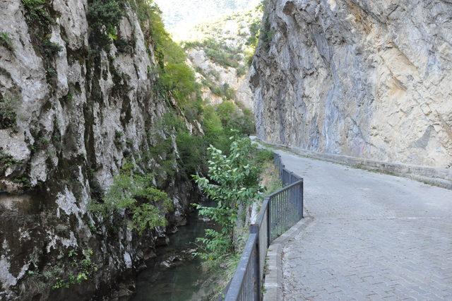 Bartın'da 'aşk acısını dindiren şelale'
