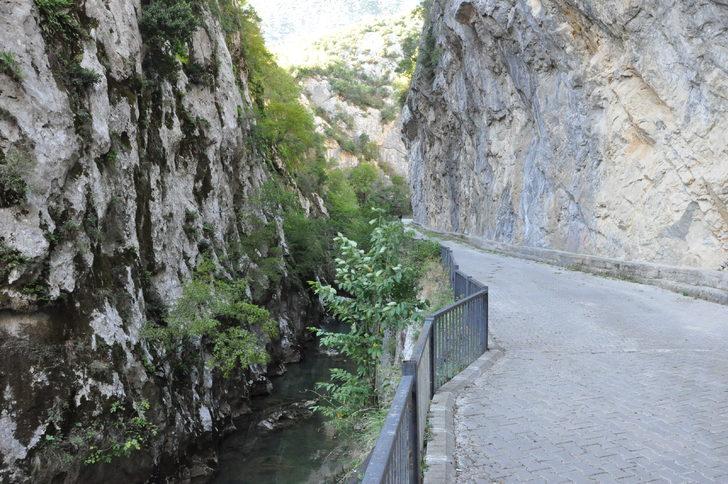Bartın'da aşk acısını dindiren şelaleye yoğun ilgi! G3