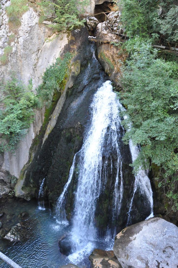 Bartın'da aşk acısını dindiren şelaleye yoğun ilgi! G5