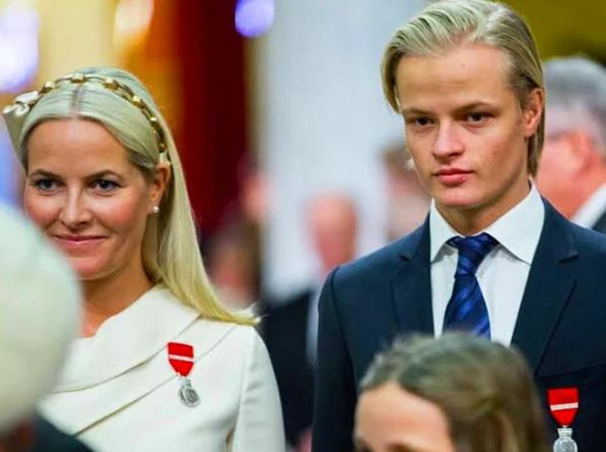 Norve&ccedil; prensi yakışıklılığı ile sosyal medyayı birbirine kattı!