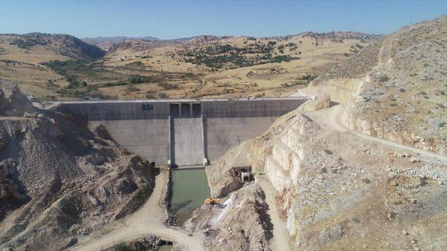 Ergani Barajı'nda su tutma işlemi başladı
