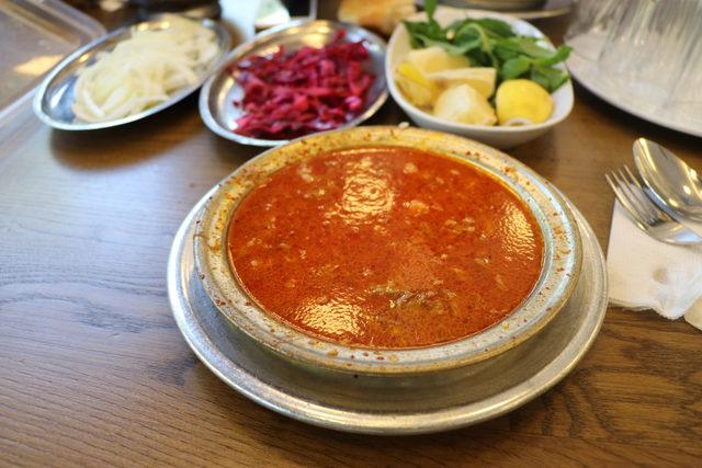 Gaziantep'in meşhur kahvaltısı 'beyran' soğuk algınlığı yaşayanların imdadına yetişiyor