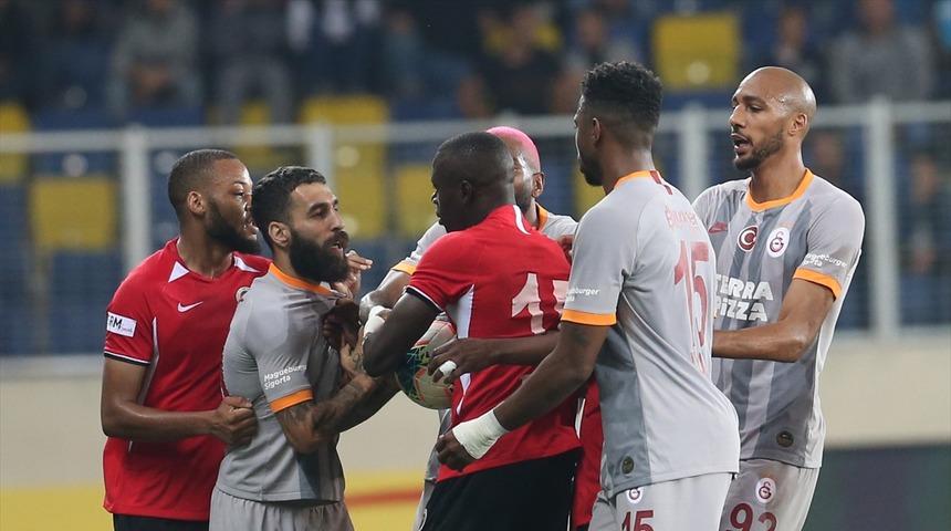 G.Saray'da deprem! Devre arası ayrılıyor