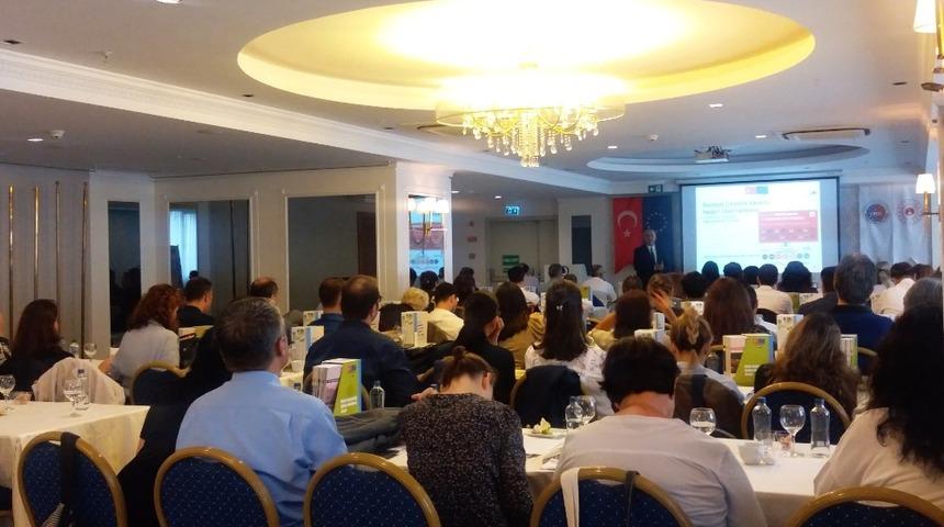 İzmir&rsquo;de iklim değişikliğine dikkat &ccedil;ekildi