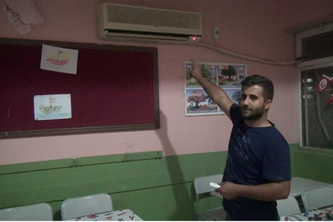 &Ouml;ğrencilerin sıcak havada ders g&ouml;rmesine razı olmadı, klimaları &uuml;cretsiz tamir etti