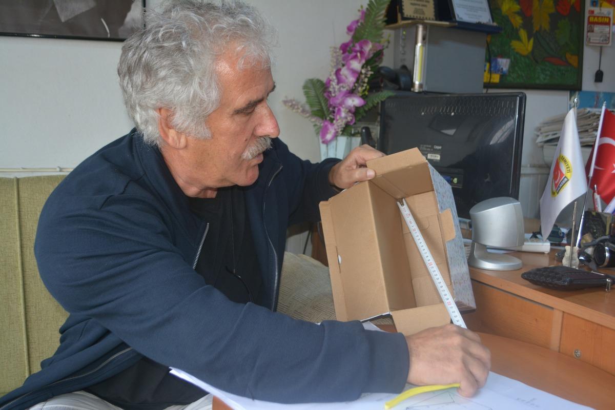 Emekli fen bilgisi &ouml;ğretmeni H&uuml;seyin Erg&uuml;l cisimlerin 4. boyutunu bulduğunu iddia etti
