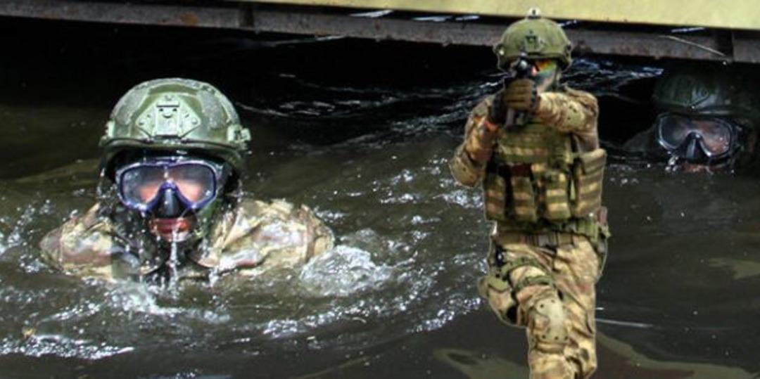 Komandolardan 'savaş' provası! Nefes kesen fotoğraflar