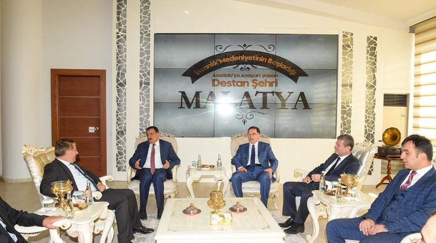Kamu Denet&ccedil;iliği Kurumu Başkanı Şeref Malko&ccedil;, Malatya B&uuml;y&uuml;kşehir Belediyesini ziyaret etti