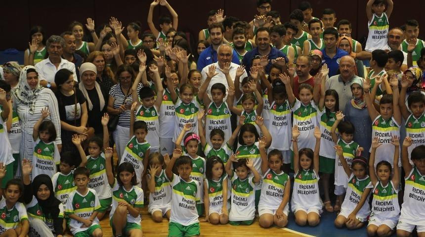 Erdemli Belediyesi spor altyapı yatırımlarına devam ediyor