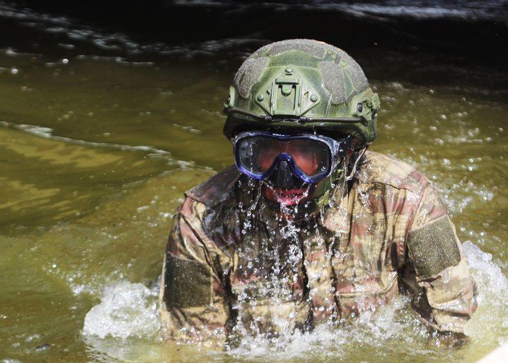 Komandolardan 'savaş' provası! Nefes kesen fotoğraflar G1