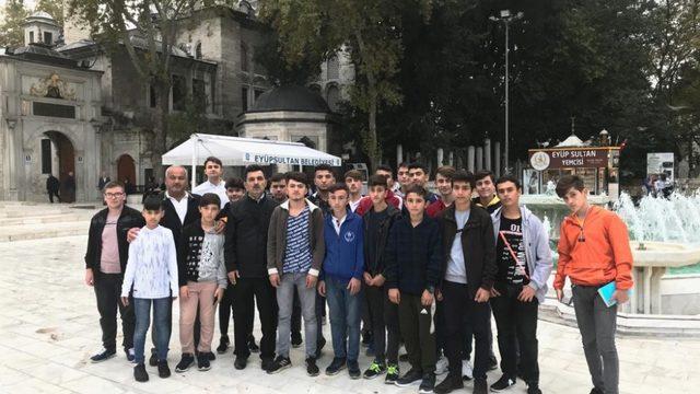 25 genç Çanakkale Şehitler Mezarlığını ziyaret etti