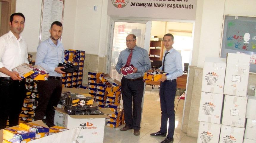 Araban&rsquo;da 3 bin 401 &ouml;ğrenciye ayakkabı