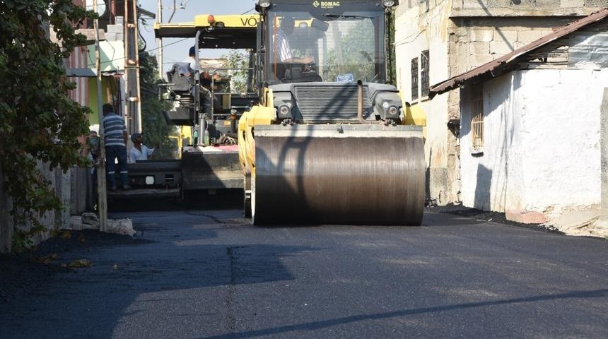 Ceyhan&rsquo;da asfalt &ccedil;alışmaları s&uuml;r&uuml;yor