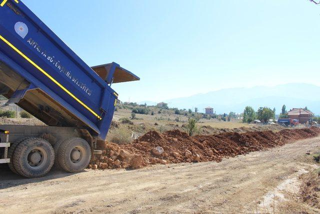 Elmalı’da yollar yenileniyor