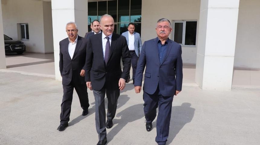 Eski Bakan Yılmaz&rsquo;dan, Başkan &Ouml;zl&uuml;&rsquo;ye nezaket ziyareti