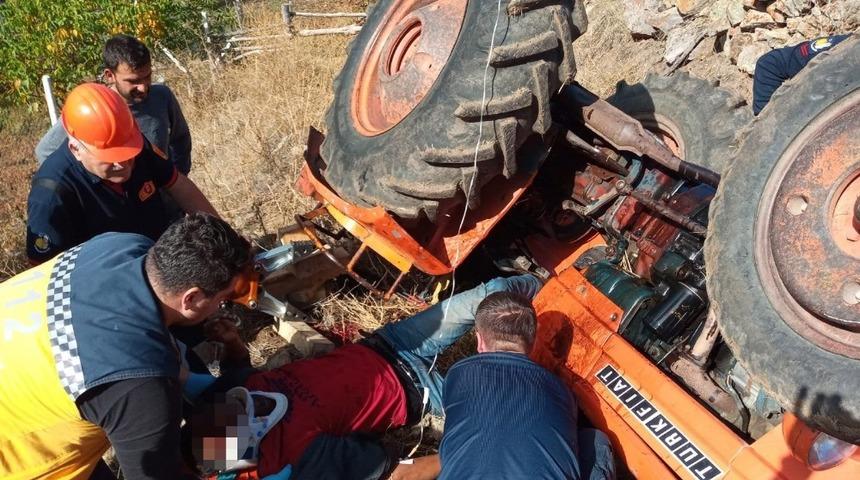 &Ccedil;orum&rsquo;da 2 ayrı trakt&ouml;r kazası: 1 &ouml;l&uuml;, 1&rsquo;i ağır 3 yaralı