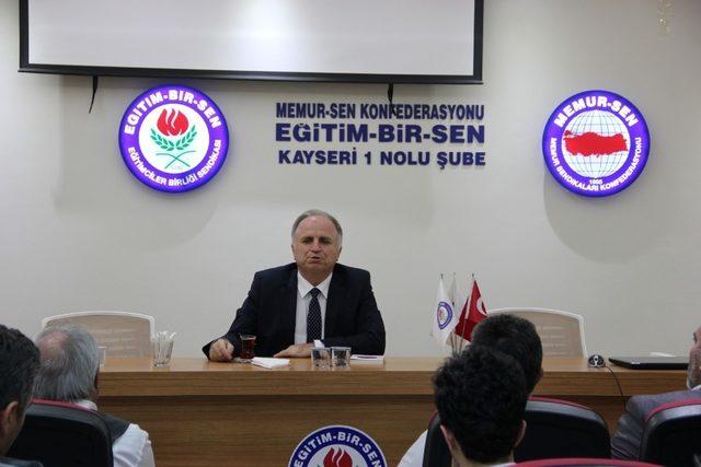 Prof. Dr. Temel Yeşilyurt Eğitim Bir Sen’de eğitimcilerle buluştu