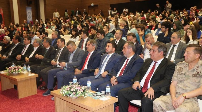 Anadolu Mektebi&rsquo;nde 2 bin 500 &ouml;ğrenci Necip Fazıl Kısak&uuml;rek&rsquo;i tanıdı