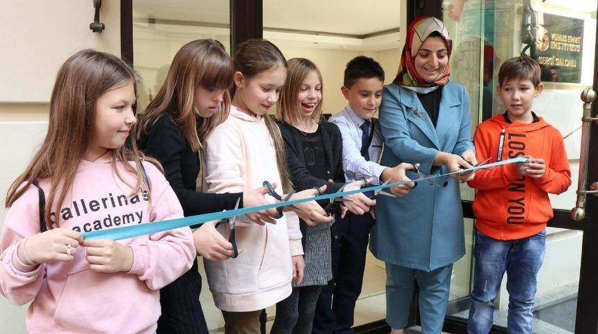 MA&Uuml; Dr. &ouml;ğretim &uuml;yesi Nesrin Yeşilmen Ukrayna&rsquo;da sergi a&ccedil;tı