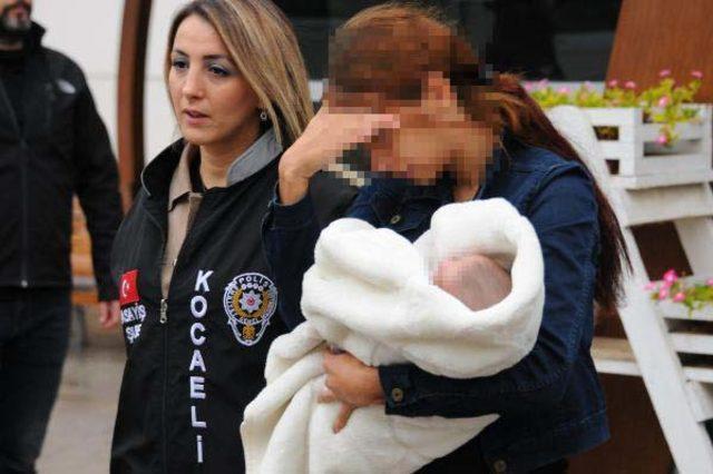 Hırsızlık şüphelisi kadın, kucağındaki bebeğiyle adliyede