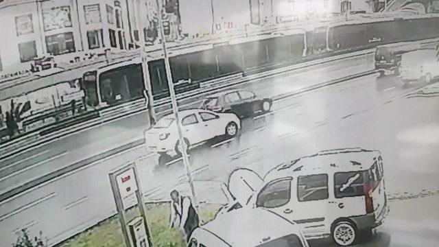 Haramidere'deki metrobüs kazası kamerada