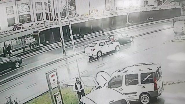 Haramidere'deki metrobüs kazası kamerada