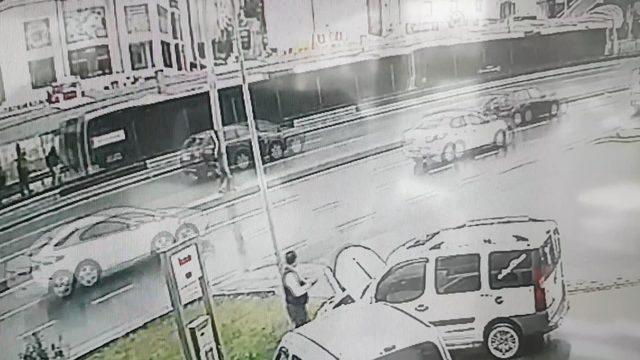 Haramidere'deki metrobüs kazası kamerada