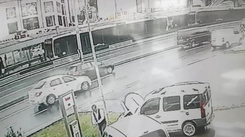 Haramidere'deki metrob&uuml;s kazası kamerada