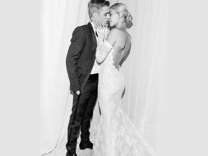 Justin Bieber ile evlenen Hailey Baldwin gelinliğini ilk kez gösterdi G1