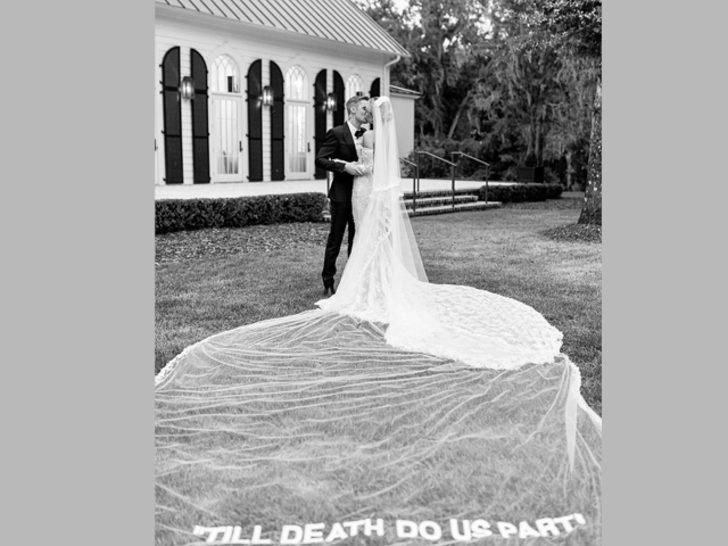 Justin Bieber ile evlenen Hailey Baldwin gelinliğini ilk kez gösterdi G2