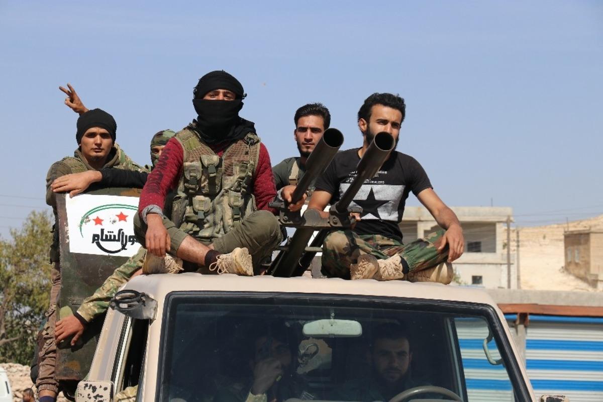 Suriye Milli Ordusundan Fırat&rsquo;ın doğusuna sevkiyat