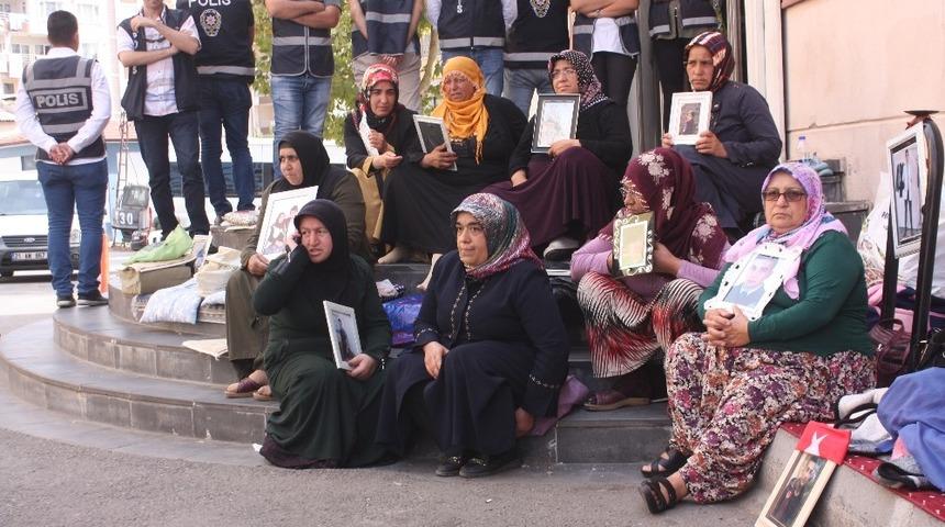 HDP &ouml;n&uuml;ndeki evlat n&ouml;betinde aile sayısı 54&rsquo;e y&uuml;kseldi