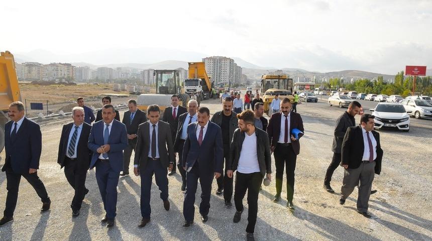 Belediye Başkanı Selahattin G&uuml;rkan, Altın Kayısı Bulvarında incelemelerde bulundu