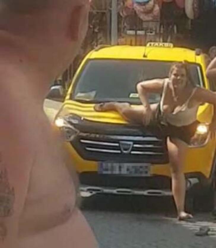 Marmaris'te yarı çıplak turist kadın herkesi şaşkına çevirdi G4