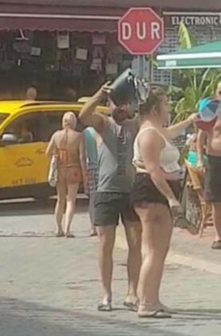 Marmaris'te yarı çıplak turist kadın herkesi şaşkına çevirdi G1
