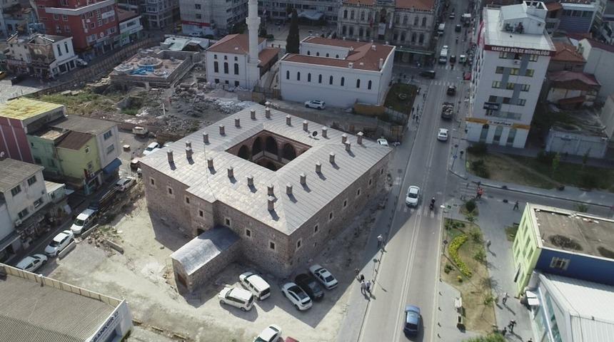 Tarihi eserler ayağa kaldırılıyor