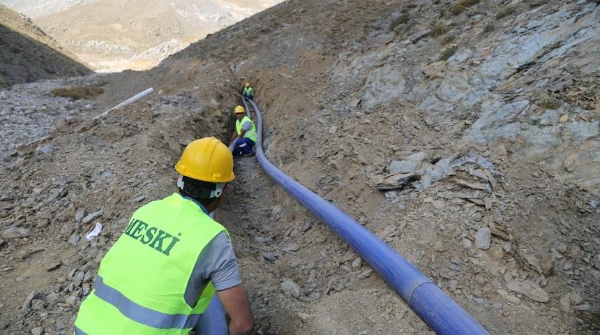 MESKİ ekipleri, 2 bin 100 rakımda isale hattı yeniliyor