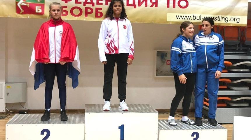 &Ccedil;orlulu g&uuml;reş&ccedil;ilerden Balkan Şampiyonası&rsquo;nda b&uuml;y&uuml;k başarı