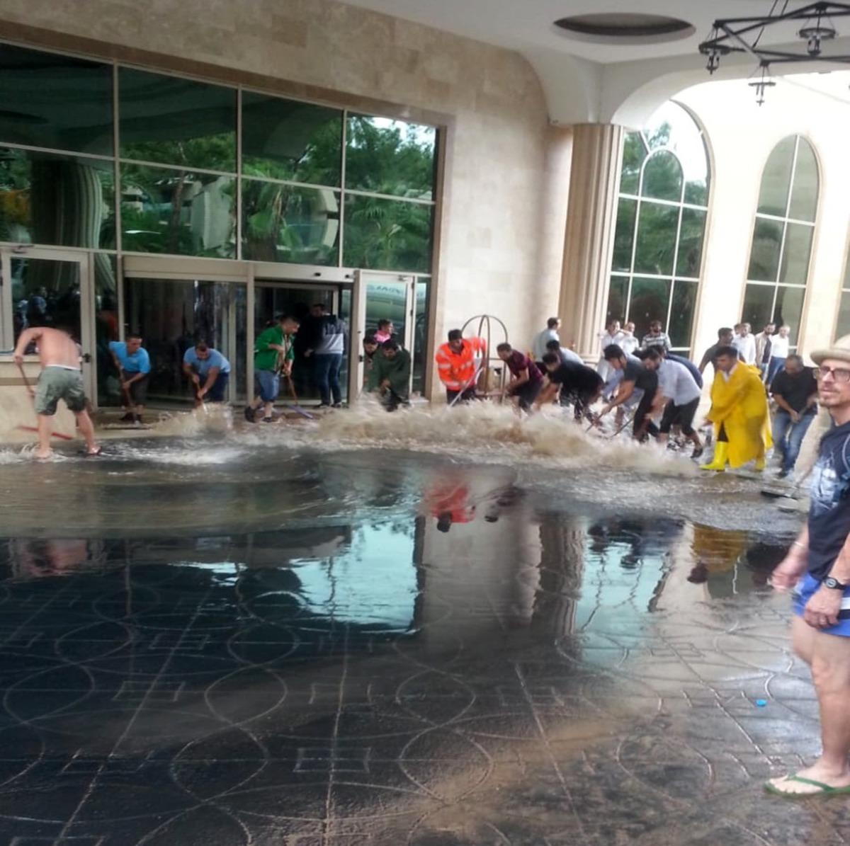 Bodrum'da hayat fel&ccedil; oldu! Ekipler teyakkuza ge&ccedil;ti