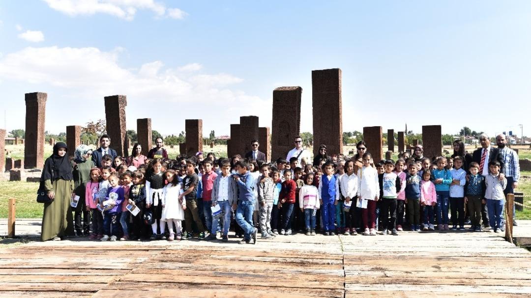 &ldquo;Anadolu&rsquo;nun Kapısı, T&uuml;rkiye&rsquo;nin Tapusu Ahlat&rdquo; projesi