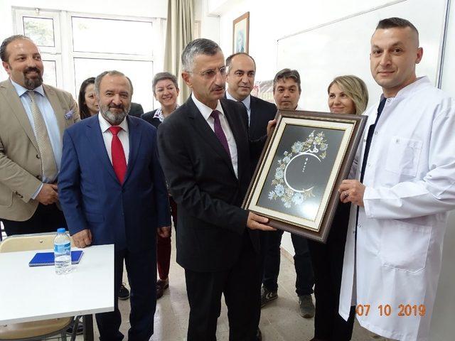 Vali Erdoğan Bektaş, Devrek Kamp&uuml;s&uuml;n&uuml; ziyaret etti 3