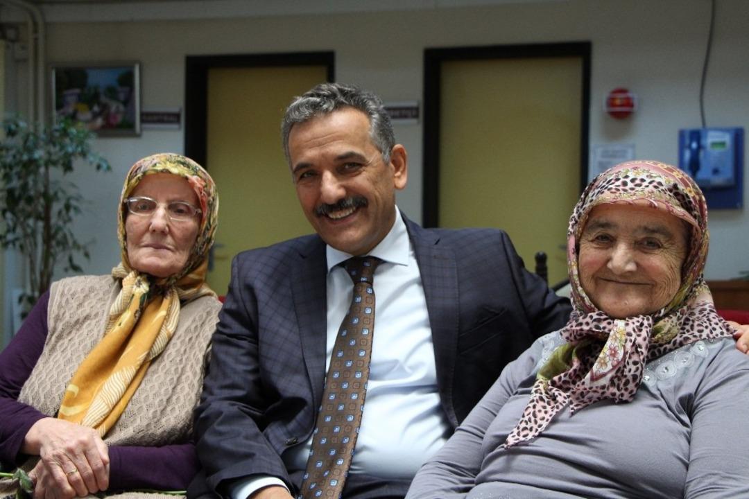 Vali Kaymak, Barış Pınarı operasyonu i&ccedil;in yaşlılardan dua istedi