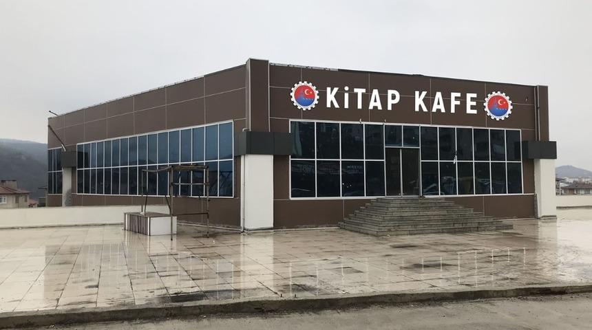 Kitap Kafe&rsquo;de hazırlıklar s&uuml;r&uuml;yor