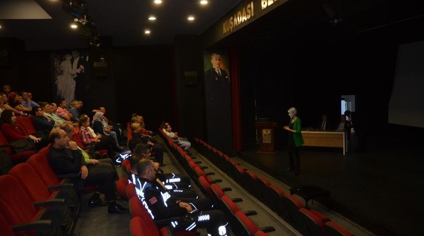 Kuşadası Belediyesi personeline etik eğitimi