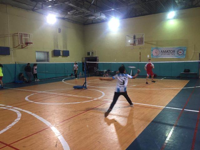 Amatör spor haftası badminton turnuvası yapıldı