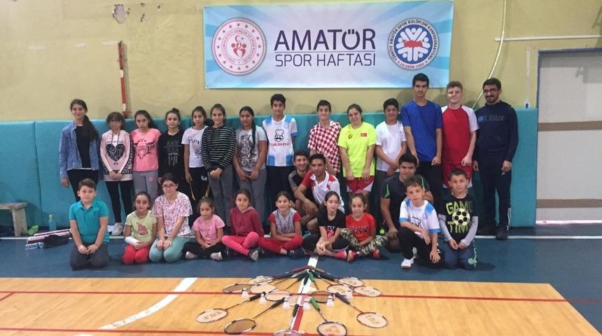 Amatör spor haftası badminton turnuvası yapıldı