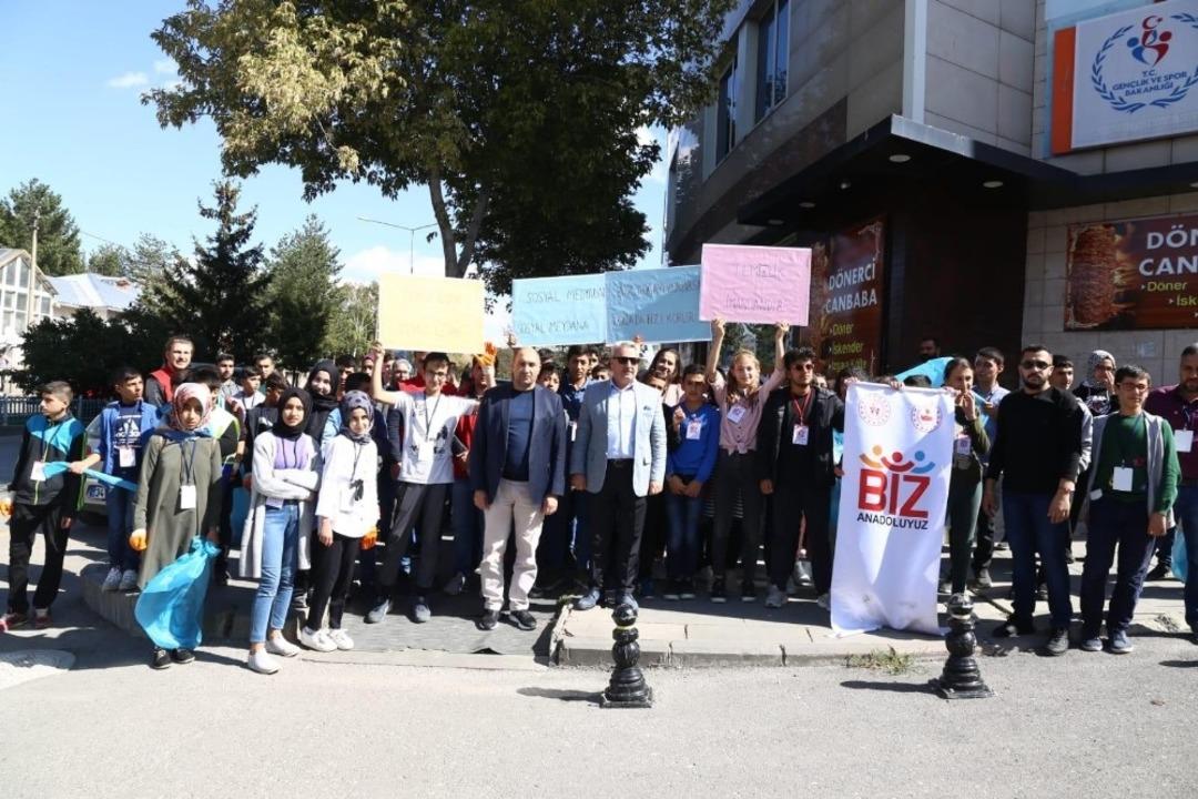 Gen&ccedil;ler sosyal medyadan sosyal meydana indi