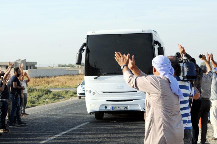 Sınıra sevk edilen askerlere coşkulu karşılama G3