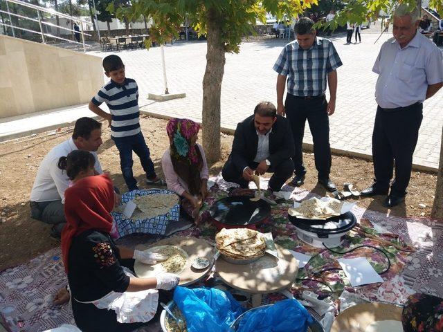 Öğrenciler okulları yararına kermes düzenledi